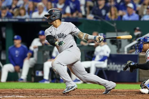 MLB, Baseball Herren, USA 2024: ALDS Yankees vs Royals OCT 10 October 10, 2024: New York Yankees second baseman Gleyber Torres (25) hits a single against the Kansas City Royals during the fifth inning of game 4 of the American League Division Series at Kauffman Stadium in Kansas City, MO. David Smith CSM (Credit Image: Â David Smith Cal Media) Kansas City Mo United States of America EDITORIAL USE ONLY Copyright: xx ZUMA-20241010_zma_c04_020.jpg DavidxSmithx csmphotothree304975