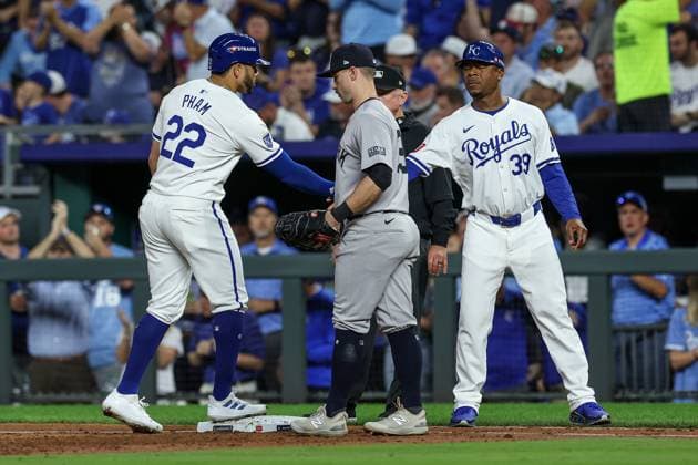 MLB, Baseball Herren, USA 2024: ALDS Yankees vs Royals OCT 10 October 10, 2024: Kansas City Royals right fielder Tommy Pham (22) is congratulated on his single by Kansas City Royals first base coach Damon Hollins (39) as New York Yankees first baseman Jon Berti (19) looks on during the third inning of game 4 of the American League Division Series at Kauffman Stadium in Kansas City, MO. David Smith CSM (Credit Image: Â David Smith Cal Media) Kansas City Mo United States of America EDITORIAL USE ONLY Copyright: xx ZUMA-20241010_zma_c04_066.jpg DavidxSmithx csmphotothree304982