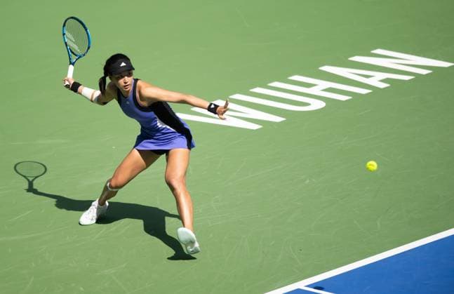 (241011) -- WUHAN, Oct. 11, 2024 -- Wang Xinyu hits a return during the women s singles quarterfinal between Wang Xinyu of China and Ekaterina Alexandrova of Russia at the 2024 Wuhan Open tennis tournament in Wuhan, capital of central China s Hubei Province, Oct. 11, 2024. ) (SP)CHINA-WUHAN-TENNIS-WUHAN OPEN-WOMEN S SINGLES (CN) XiaoxYijiu 