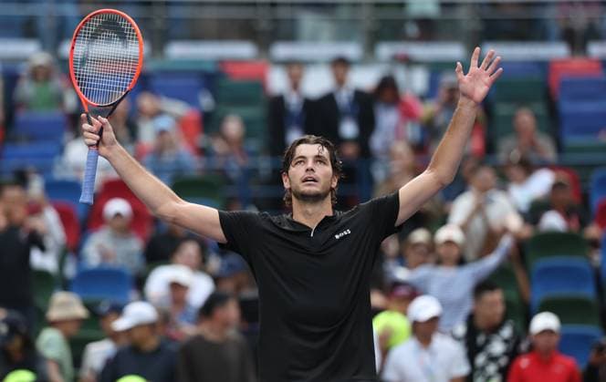 (241011) -- SHANGHAI, Oct. 11, 2024 -- Taylor Fritz celebrates after the men s singles quarterfinal match between Taylor Fritz of the United States and David Goffin of Belgium at the ATP, Tennis Herren World Tour Shanghai Masters tennis tournament in Shanghai, east China, Oct. 11, 2024. ) (SP)CHINA-SHANGHAI-TENNIS-ATP TOUR-SHANGHAI MASTERS(CN) BaixXuefei 