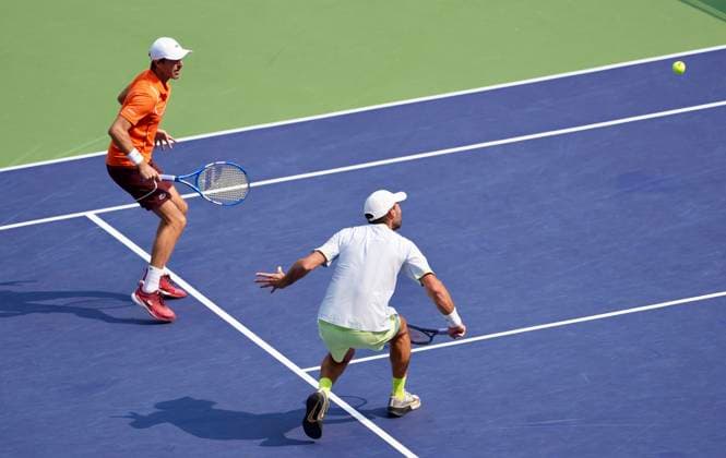 SHANGHAI, CHINA - OCTOBER 11: Santiago Gonzalez of Mexico and Edouard Roger-Vasselin of France compete in the Men s Doubles Semifinal match against Wesley Koolhof of Netherlands and Nikola Mektic of Croatia on day 12 of 2024 Shanghai Rolex Masters at Qi Zhong Tennis Centre on October 11, 2024 in Shanghai, China.  Copyright: xVCGx 111523201612