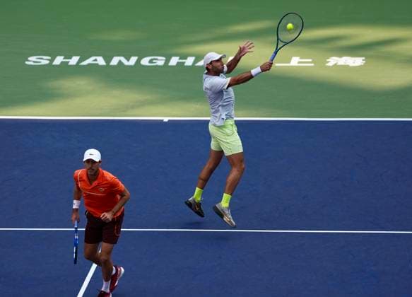 SHANGHAI, CHINA - OCTOBER 11: Santiago Gonzalez of Mexico and Edouard Roger-Vasselin of France compete in the Men s Doubles Semifinal match against Wesley Koolhof of Netherlands and Nikola Mektic of Croatia on day 12 of 2024 Shanghai Rolex Masters at Qi Zhong Tennis Centre on October 11, 2024 in Shanghai, China.  Copyright: xVCGx 111523201610