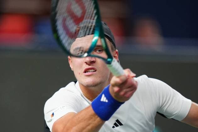 (241011) -- SHANGHAI, Oct. 11, 2024 -- Jakub Mensik hits a return during the men s singles quarterfinal match between Jakub Mensik of the Czech Republic and Novak Djokovic of Serbia at the ATP, Tennis Herren World Tour Shanghai Masters tennis tournament in Shanghai, east China, Oct. 11, 2024. ) (SP)CHINA-SHANGHAI-TENNIS-ATP TOUR-SHANGHAI MASTERS(CN) XuxYanan 