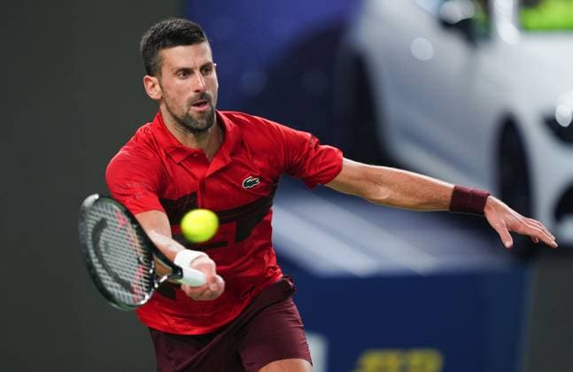 (241011) -- SHANGHAI, Oct. 11, 2024 -- Novak Djokovic hits a return during the men s singles quarterfinal match between Jakub Mensik of the Czech Republic and Novak Djokovic of Serbia at the ATP, Tennis Herren World Tour Shanghai Masters tennis tournament in Shanghai, east China, Oct. 11, 2024. ) (SP)CHINA-SHANGHAI-TENNIS-ATP TOUR-SHANGHAI MASTERS(CN) XuxYanan 