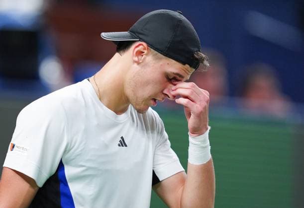 (241011) -- SHANGHAI, Oct. 11, 2024 -- Jakub Mensik reacts during the men s singles quarterfinal match between Jakub Mensik of the Czech Republic and Novak Djokovic of Serbia at the ATP, Tennis Herren World Tour Shanghai Masters tennis tournament in Shanghai, east China, Oct. 11, 2024. ) (SP)CHINA-SHANGHAI-TENNIS-ATP TOUR-SHANGHAI MASTERS(CN) XuxYanan 
