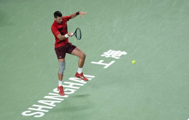 (241011) -- SHANGHAI, Oct. 11, 2024 -- Novak Djokovic hits a return during the men s singles quarterfinal match between Jakub Mensik of the Czech Republic and Novak Djokovic of Serbia at the ATP, Tennis Herren World Tour Shanghai Masters tennis tournament in Shanghai, east China, Oct. 11, 2024. ) (SP)CHINA-SHANGHAI-TENNIS-ATP TOUR-SHANGHAI MASTERS(CN) BaixXuefei 