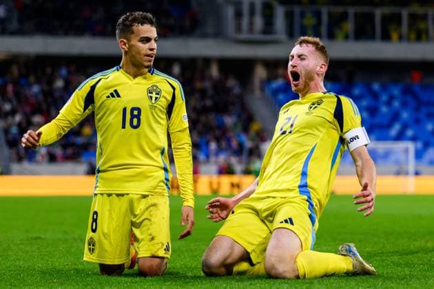 Sport Bilder des Tages 241011 Yasin Ayari and Dejan Kulusevski of Sweden celebrates after scoring 0-1 during the Nations League football match between Slovakia and Sweden on October 11, 2024 in Bratislava. Photo: Joel Marklund BILDBYRAN kod JM JM0607 bbeng fotboll football soccer fotball nations league uefa nations league slovakien slovakia sverige sweden sverige a jubel *** 241011 Yasin Ayari and Dejan Kulusevski of Sweden celebrates after scoring 0 1 during the Nations League football match between Slovakia and Sweden on October 11, 2024 in Bratislava Photo Joel Marklund BILDBYRAN kod JM JM0607 bbeng fotboll football soccer fotball nations league uefa nations league slovakien slovakia sverige sweden sverige a jubel  Copyright: JOELxMARKLUND BB241011JM069