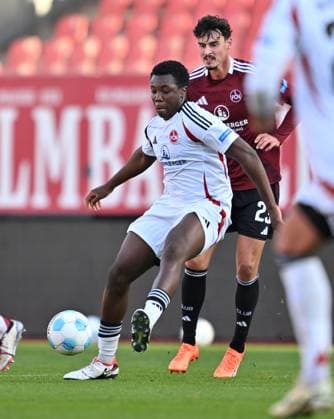12 10 2024 Football season 2024 2025 Test match Friendly match Preparation match 1 FC Nuremberg FCN Club Internal test match xwoxzix Uche Textor U19 FCN in front of Janni Serra 23, 1 FC Nuremberg FCN