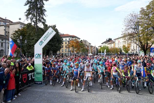 The start of the 118th edition of the Il Lombardia a 255 km one day race from Bergano to Como on October 12, 2024, Italy.  Copyright: xGianxMattiaxD Alberto LaPressex