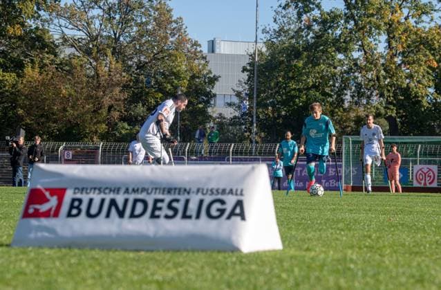 Soccer, Season 2024 2025, Amputee Bundesliga Final Matchday , Tennis Borussia Berlin Kickoff Hoffenheim Playoffs , v l Jörg Siemens Tennis Borussia , Simon Schulz Hoffenheim , 12 10 2024, Copyright: xSebastianxRäppold MatthiasxKochx