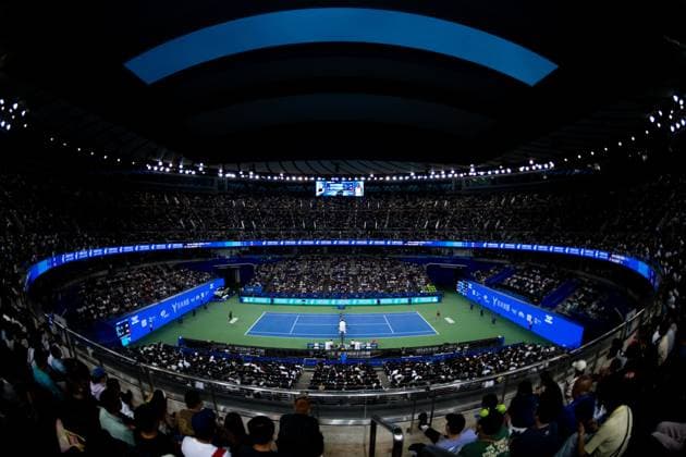 (241012) -- WUHAN, Oct. 12, 2024 -- Aryna Sabalenka (R) hits a return during the women s singles semifinal match between Aryna Sabalenka of Belarus and Coco Gauff of the United States at the 2024 Wuhan Open tennis tournament in Wuhan, central China s Hubei Province, Oct. 12, 2024. ) (SP)CHINA-WUHAN-TENNIS-WUHAN OPEN-WOMEN S SINGLES (CN) HuxJingwen 