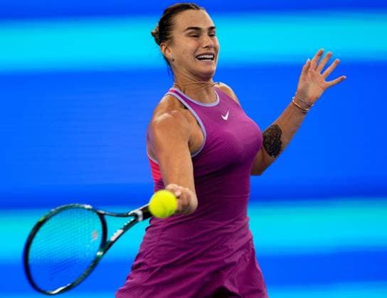 (241012) -- WUHAN, Oct. 12, 2024 -- Aryna Sabalenka hits a return during the women s singles semifinal match between Aryna Sabalenka of Belarus and Coco Gauff of the United States at the 2024 Wuhan Open tennis tournament in Wuhan, central China s Hubei Province, Oct. 12, 2024. ) (SP)CHINA-WUHAN-TENNIS-WUHAN OPEN-WOMEN S SINGLES (CN) HuxJingwen 