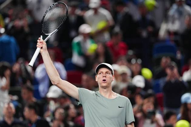 (241012) -- SHANGHAI, Oct. 12, 2024 -- Jannik Sinner celebrates after the men s singles semifinal match between Jannik Sinner of Italy and Tomas Machac of the Czech Republic at the ATP, Tennis Herren World Tour Shanghai Masters tennis tournament in Shanghai, east China, Oct. 12, 2024. ) (SP)CHINA-SHANGHAI-TENNIS-ATP TOUR-SHANGHAI MASTERS(CN) XuxYanan 