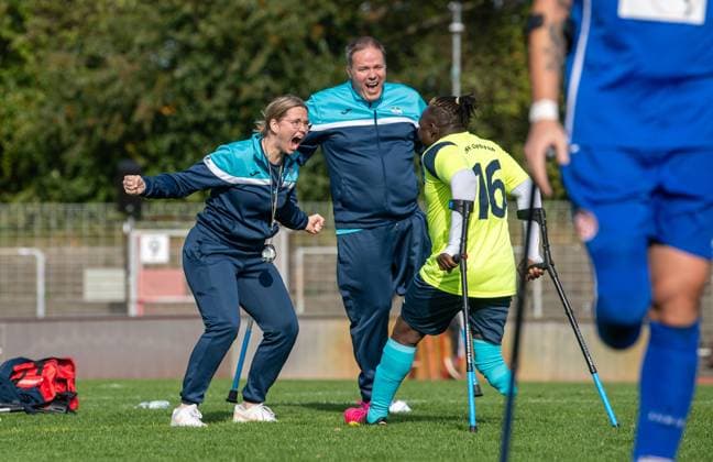 Soccer, 2024 2025 season, Amputee Bundesliga final match day , Mainz 05 kick-off Hoffenheim semi-final , f l Co coach Michelle Dübon Hoffenheim , coach Thomas Harthan Hoffenheim , Dramane Magass Hoffenheim , cheering after goal to 1 2, 12 10 2024, Copyright: xSebastianxRäppold MatthiasxKochx