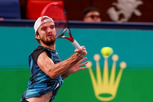 (241012) -- SHANGHAI, Oct. 12, 2024 -- Tomas Machac hits a return during the men s singles semifinal match between Jannik Sinner of Italy and Tomas Machac of the Czech Republic at the ATP, Tennis Herren World Tour Shanghai Masters tennis tournament in Shanghai, east China, Oct. 12, 2024. ) (SP)CHINA-SHANGHAI-TENNIS-ATP TOUR-SHANGHAI MASTERS(CN) WangxXiang 