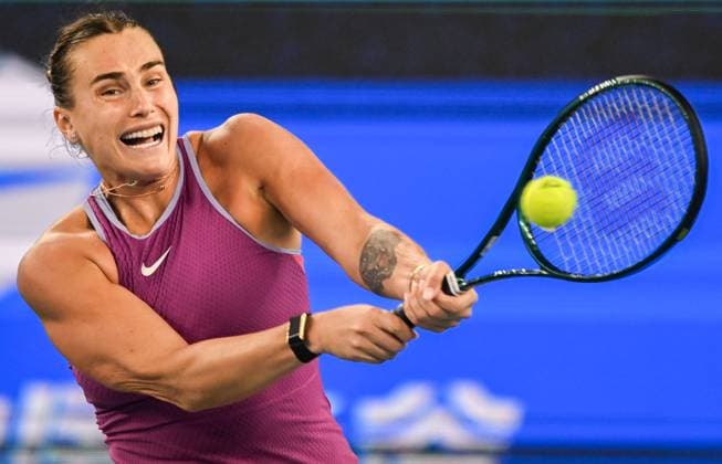 (241012) -- WUHAN, Oct. 12, 2024 -- Aryna Sabalenka hits a return during the women s singles semifinal match between Aryna Sabalenka of Belarus and Coco Gauff of the United States at the 2024 Wuhan Open tennis tournament in Wuhan, central China s Hubei Province, Oct. 12, 2024. ) (SP)CHINA-WUHAN-TENNIS-WUHAN OPEN-WOMEN S SINGLES (CN) DuxZixuan 