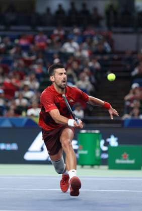 (241012) -- SHANGHAI, Oct. 12, 2024 -- Novak Djokovic hits a return during the men s singles semifinal match between Taylor Fritz of the United States and Novak Djokovic of Serbia at the ATP, Tennis Herren World Tour Shanghai Masters tennis tournament in Shanghai, east China, Oct. 12, 2024. ) (SP)CHINA-SHANGHAI-TENNIS-ATP TOUR-SHANGHAI MASTERS(CN) BaixXuefei 