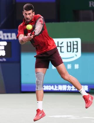 (241012) -- SHANGHAI, Oct. 12, 2024 -- Novak Djokovic hits a return during the men s singles semifinal match between Taylor Fritz of the United States and Novak Djokovic of Serbia at the ATP, Tennis Herren World Tour Shanghai Masters tennis tournament in Shanghai, east China, Oct. 12, 2024. ) (SP)CHINA-SHANGHAI-TENNIS-ATP TOUR-SHANGHAI MASTERS(CN) WangxXiang 