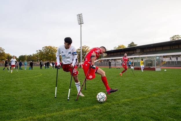 Soccer, Season 2024 2025, Amputee Bundesliga Final Matchday , Hamburger SV Mainz 05 Final , v l Majed Sajid HSV , Florian Fischer Mainz 05 , 12 10 2024, Copyright: xSebastianxRäppold MatthiasxKochx