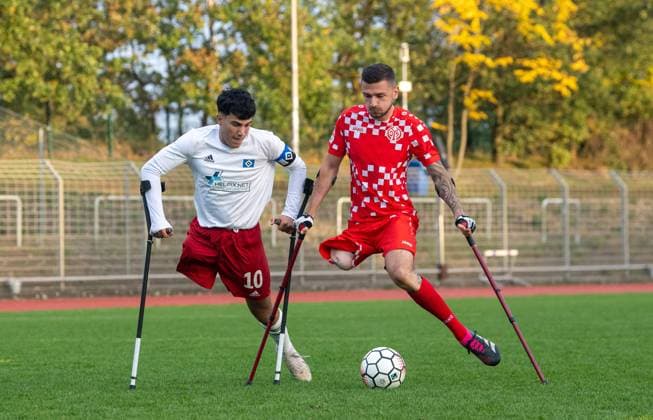 Soccer, Season 2024 2025, Amputee Bundesliga Final Matchday , Hamburger SV Mainz 05 Final , v l Majed Sajid HSV , Florian Fischer Mainz 05 , 12 10 2024, Copyright: xSebastianxRäppold MatthiasxKochx