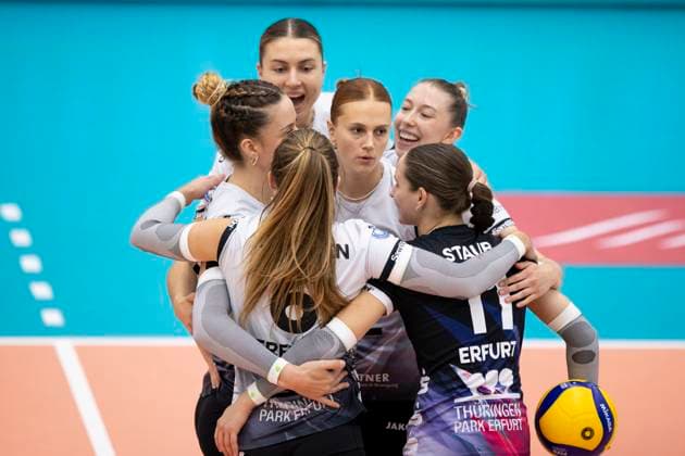 1 Volleyball Bundesliga Women Schwarz Weiss Erfurt vs SC Potsdam Erfurt 12 10 2024 Lara Alyssa Darowski 13 Schwarz Weiss Erfurt center and team 1 Volleyball Bundesliga Women Schwarz Weiss Erfurt vs SC Potsdam Riethsporthalle Erfurt 12 10 2024 Copyright: xBEAUTIFULxSPORTS Duehringx