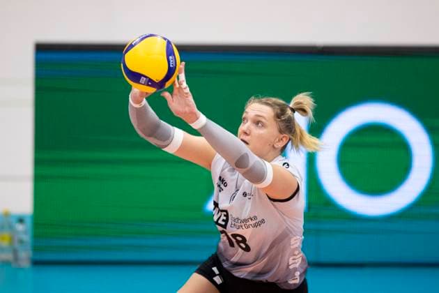 1 Volleyball Bundesliga Women Schwarz Weiss Erfurt vs SC Potsdam Erfurt 12 10 2024 Kaylee Oscarson 18 Schwarz Weiss Erfurt 1 Volleyball Bundesliga Women Schwarz Weiss Erfurt vs SC Potsdam Riethsporthalle Erfurt 12 10 2024 Copyright: xBEAUTIFULxSPORTS Duehringx