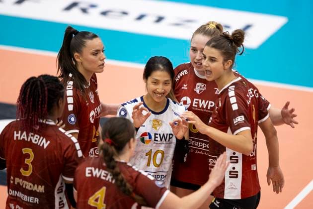 1 Volleyball Bundesliga Women Schwarz Weiss Erfurt vs SC Potsdam Erfurt 12 10 2024 Yurika Bamba 10 SC Potsdam center and team 1 Volleyball Bundesliga Women Schwarz Weiss Erfurt vs SC Potsdam Riethsporthalle Erfurt 12 10 2024 Copyright: xBEAUTIFULxSPORTS Duehringx