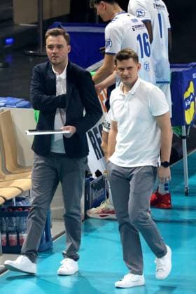 DEU, DVV, 1 VBL, BR Volleys vs Friedrichshafen, 12 10 2024, Max Schmeling Halle, Berlin, DEU, DVV, 1 VBL, BR Volleys vs Friedrichshafen, in the picture head coach Adam Swaczyna Friedrichshafen Photo Juergen Engler nordphoto GmbH nordphotoxGmbHx xEngler nph00076