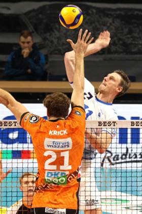 DEU, DVV, 1 VBL, BR Volleys vs Friedrichshafen, 12 10 2024, Max Schmeling Halle, Berlin, DEU, DVV, 1 VBL, BR Volleys vs Friedrichshafen, in the picture Tobias Krick BR Volleys 21 , Marcus Boehme Friedrichshafen 11 Photo Juergen Engler nordphoto GmbH nordphotoxGmbHx xEngler nph00076