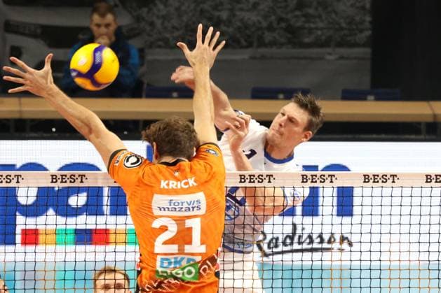 DEU, DVV, 1 VBL, BR Volleys vs Friedrichshafen, 12 10 2024, Max Schmeling Halle, Berlin, DEU, DVV, 1 VBL, BR Volleys vs Friedrichshafen, in the picture Tobias Krick BR Volleys 21 , Marcus Boehme Friedrichshafen 11 Photo Juergen Engler nordphoto GmbH nordphotoxGmbHx xEngler nph00076