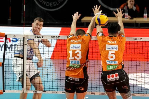 DEU, DVV, 1 VBL, BR Volleys vs Friedrichshafen, 12 10 2024, Max Schmeling Halle, Berlin, DEU, DVV, 1 VBL, BR Volleys vs Friedrichshafen, in the picture Ruben Schott BR Volleys 13 , Neheimjah Mote BR Volleys 5 , Michal Superlak Friedrichshafen 6 Photo Juergen Engler nordphoto GmbH nordphotoxGmbHx xEngler nph00076