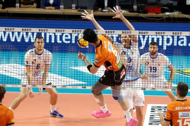 DEU, DVV, 1 VBL, BR Volleys vs Friedrichshafen, 12 10 2024, Max Schmeling Halle, Berlin, DEU, DVV, 1 VBL, BR Volleys vs Friedrichshafen, in the picture Neheimjah Mote BR Volleys 5 , Severi Savonsalmi Friedrichshafen 9 , Michal Superlak Friedrichshafen 6 , Ivan Zeljkovic Friedrichshafen 19 Photo Juergen Engler nordphoto GmbH nordphotoxGmbHx xEngler nph00076