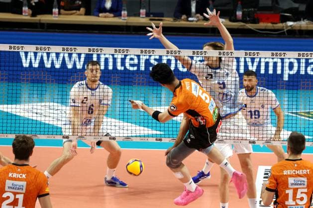 DEU, DVV, 1 VBL, BR Volleys vs Friedrichshafen, 12 10 2024, Max Schmeling Halle, Berlin, DEU, DVV, 1 VBL, BR Volleys vs Friedrichshafen, in the picture Neheimjah Mote BR Volleys 5 , Severi Savonsalmi Friedrichshafen 9 , Michal Superlak Friedrichshafen 6 , Ivan Zeljkovic Friedrichshafen 19 Photo Juergen Engler nordphoto GmbH nordphotoxGmbHx xEngler nph00076
