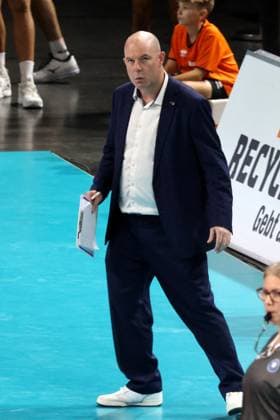 DEU, DVV, 1 VBL, BR Volleys vs Friedrichshafen, 12 10 2024, Max Schmeling Halle, Berlin, DEU, DVV, 1 VBL, BR Volleys vs Friedrichshafen, in the picture coach Joel Banks BR Volleys photo Juergen Engler nordphoto GmbH nordphotoxGmbHx xEngler nph00076