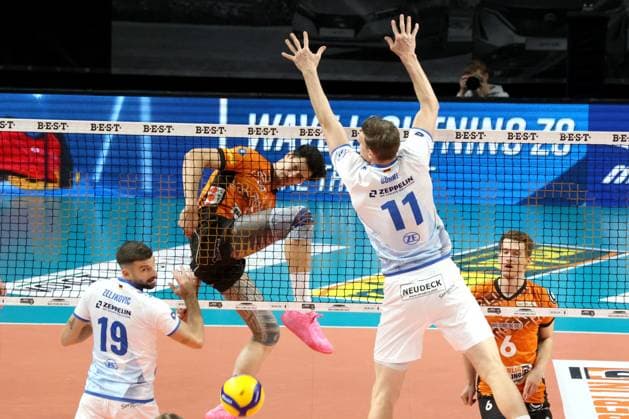 DEU, DVV, 1 VBL, BR Volleys vs Friedrichshafen, 12 10 2024, Max Schmeling Halle, Berlin, DEU, DVV, 1 VBL, BR Volleys vs Friedrichshafen, in the picture Neheimjah Mote BR Volleys 5 , Johannes Tille BR Volleys 6 , Ivan Zeljkovic Friedrichshafen 19 , Marcus Boehme Friedrichshafen 11 Photo Juergen Engler nordphoto GmbH nordphotoxGmbHx xEngler nph00076