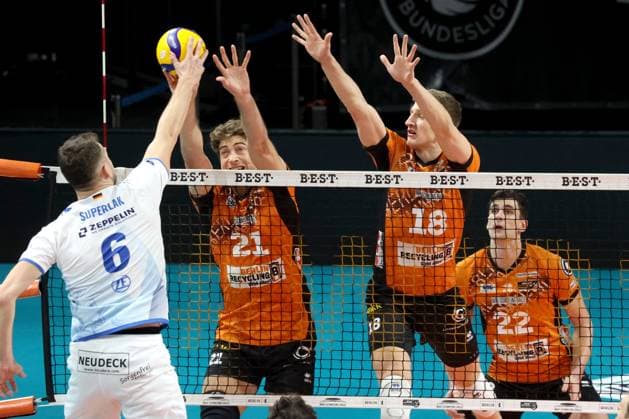 DEU, DVV, 1 VBL, BR Volleys vs Friedrichshafen, 12 10 2024, Max Schmeling Halle, Berlin, DEU, DVV, 1 VBL, BR Volleys vs Friedrichshafen, in the picture Tobias Krick BR Volleys 21 , Florian Krage BR Volleys 18 , Jake Hanes BR Volleys 22 , Michal Superlak Friedrichshafen 6 Photo Juergen Engler nordphoto GmbH nordphotoxGmbHx xEngler nph00076