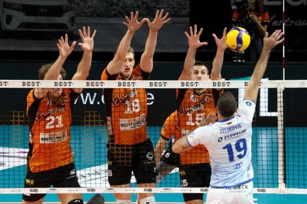 DEU, DVV, 1 VBL, BR Volleys vs Friedrichshafen, 12 10 2024, Max Schmeling Halle, Berlin, DEU, DVV, 1 VBL, BR Volleys vs Friedrichshafen, in the picture Tobias Krick BR Volleys 21 , Florian Krage BR Volleys 18 , Moritz Reichert BR Volleys 15 , Ivan Zeljkovic Friedrichshafen 19 Photo Juergen Engler nordphoto GmbH nordphotoxGmbHx xEngler nph00076