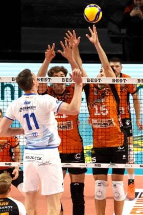 DEU, DVV, 1 VBL, BR Volleys vs Friedrichshafen, 12 10 2024, Max Schmeling Halle, Berlin, DEU, DVV, 1 VBL, BR Volleys vs Friedrichshafen, in the picture Tobias Krick BR Volleys 21 , Moritz Reichert BR Volleys 15 , Jake Hanes BR Volleys 22 , Johannes Tille BR Volleys 6 , Marcus Boehme Friedrichshafen 11 Photo Juergen Engler nordphoto GmbH nordphotoxGmbHx xEngler nph00076
