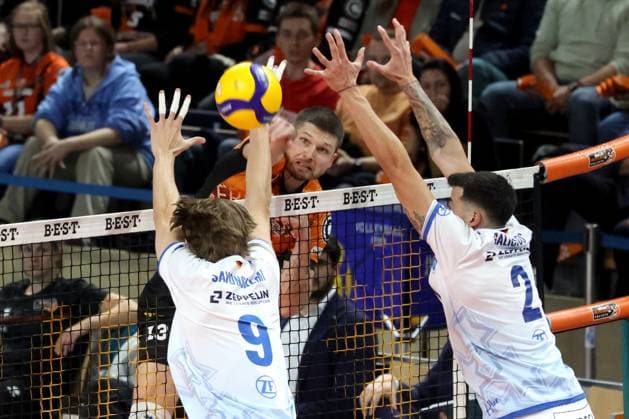 DEU, DVV, 1 VBL, BR Volleys vs Friedrichshafen, 12 10 2024, Max Schmeling Halle, Berlin, DEU, DVV, 1 VBL, BR Volleys vs Friedrichshafen, in the picture Ruben Schott BR Volleys 13 , Severi Savonsalmi Friedrichshafen 9 , Markos Galiotos Friedrichshafen 2 Photo Juergen Engler nordphoto GmbH nordphotoxGmbHx xEngler nph00076