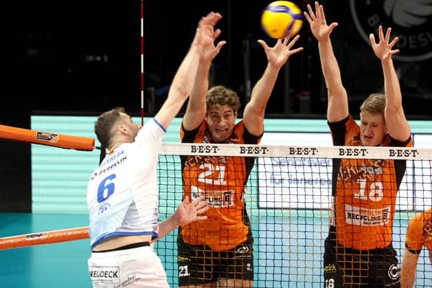 DEU, DVV, 1 VBL, BR Volleys vs Friedrichshafen, 12 10 2024, Max Schmeling Halle, Berlin, DEU, DVV, 1 VBL, BR Volleys vs Friedrichshafen, in the picture Tobias Krick BR Volleys 21 , Florian Krage BR Volleys 18 , Michal Superlak Friedrichshafen 6 Photo Juergen Engler nordphoto GmbH nordphotoxGmbHx xEngler nph00076