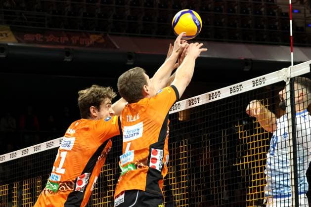 DEU, DVV, 1 VBL, BR Volleys vs Friedrichshafen, 12 10 2024, Max Schmeling Halle, Berlin, DEU, DVV, 1 VBL, BR Volleys vs Friedrichshafen, in the picture Tobias Krick BR Volleys 21 , Johannes Tille BR Volleys 6 , Ivan Zeljkovic Friedrichshafen 19 Photo Juergen Engler nordphoto GmbH nordphotoxGmbHx xEngler nph00076