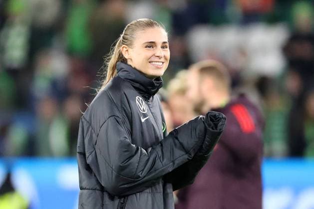 VfL vs Bayern, BL Women Wolfsburg, 12 10 2024, FOOTBALL VfL Wolfsburg vs FC Bayern Munich, Google Pixel Womens Bundesliga, Season 2024 25 Final Cheer, Jule Brand VfL Wolfsburg Wolfsburg