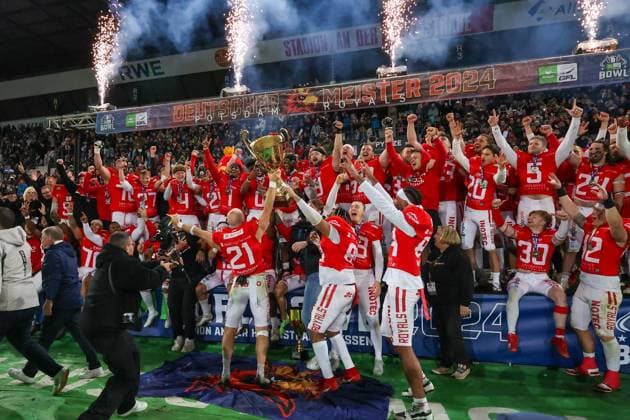 The Potsdam Royals with the trophy bump Winner of the GFL Bowl 2023,Dresden Monarchs vs Potsdam Royals, American Football, GFL, Erima GFL Bowl, Final Essen NRW Germany Copyright: xFootbowl ThomasxSobotzkix