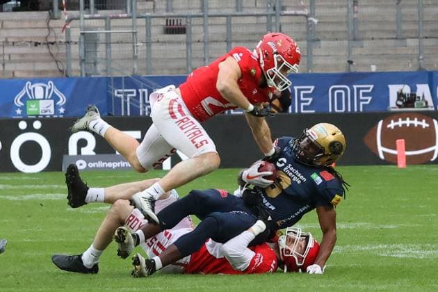 Ricky Smalling Dresden Monarchs, 08 with the ball in distress,Dresden Monarchs vs Potsdam Royals, American Football, GFL, Erima GFL Bowl, Final Essen NRW Deutschlan Copyright: xFootbowl ThomasxSobotzkix