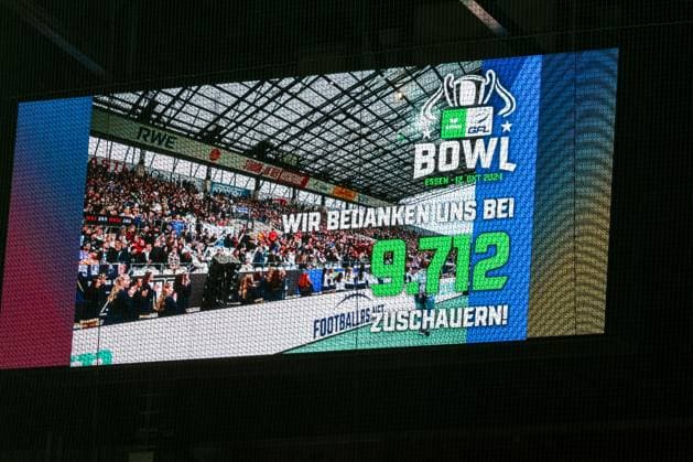 Spectator display at the GFL Bowl,Dresden Monarchs vs Potsdam Royals, American Football, GFL, Erima GFL Bowl, Final Essen NRW Germany Copyright: xFootbowl ThomasxSobotzkix