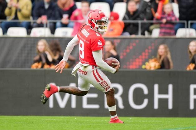 Touchdown by Jaylon Henderson 8, QB, Potsdam Royals GER, Potsdam Royals vs Dresden Monarchs, American Football, GFL, Bowl, Season 2024 25, 12 10 2024 GER, Dresden Monarchs vs Potsdam Royals, American Football, GFL, Bowl, Season 2024 25, 12 10 2024 Essen Copyright: xEibner-Pressefoto FlorianxWolfx EP_FWF