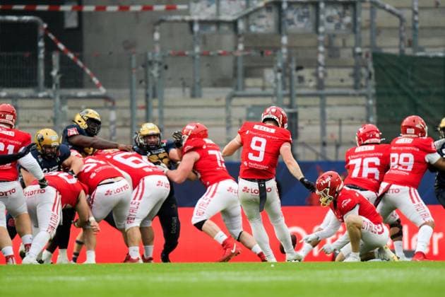 Fieldgoal by Heiko Bals 9, RB, Potsdam Royals GER, Potsdam Royals vs Dresden Monarchs, American Football, GFL, Bowl, Season 2024 25, 12 10 2024 GER, Dresden Monarchs vs Potsdam Royals, American Football, GFL, Bowl, Season 2024 25, 12 10 2024 Essen Copyright: xEibner-Pressefoto FlorianxWolfx EP_FWF