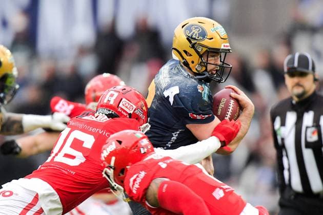 Touchdown Brock Domann 3, QB, Dresden Monarchs in front of Ruben De Ruyter 21, DB, Potsdam Royals GER, Potsdam Royals vs Dresden Monarchs, American Football, GFL, Bowl, Season 2024 25, 12 10 2024 GER, Dresden Monarchs vs Potsdam Royals, American Football, GFL, Bowl, Season 2024 25, 12 10 2024 Essen Copyright: xEibner-Pressefoto FlorianxWolfx EP_FWF