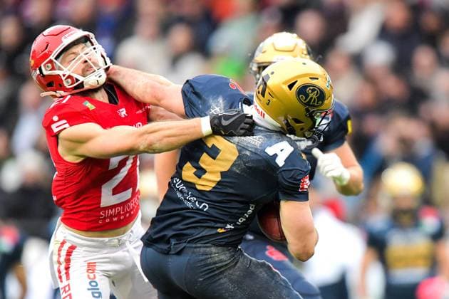 Touchdown Brock Domann 3, QB, Dresden Monarchs in front of Ruben De Ruyter 21, DB, Potsdam Royals GER, Potsdam Royals vs Dresden Monarchs, American Football, GFL, Bowl, Season 2024 25, 12 10 2024 GER, Dresden Monarchs vs Potsdam Royals, American Football, GFL, Bowl, Season 2024 25, 12 10 2024 Essen Copyright: xEibner-Pressefoto FlorianxWolfx EP_FWF