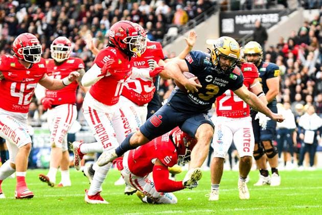 Touchdown Brock Domann 3, QB, Dresden Monarchs in front of Ruben De Ruyter 21, DB, Potsdam Royals GER, Potsdam Royals vs Dresden Monarchs, American Football, GFL, Bowl, Season 2024 25, 12 10 2024 GER, Dresden Monarchs vs Potsdam Royals, American Football, GFL, Bowl, Season 2024 25, 12 10 2024 Essen Copyright: xEibner-Pressefoto FlorianxWolfx EP_FWF